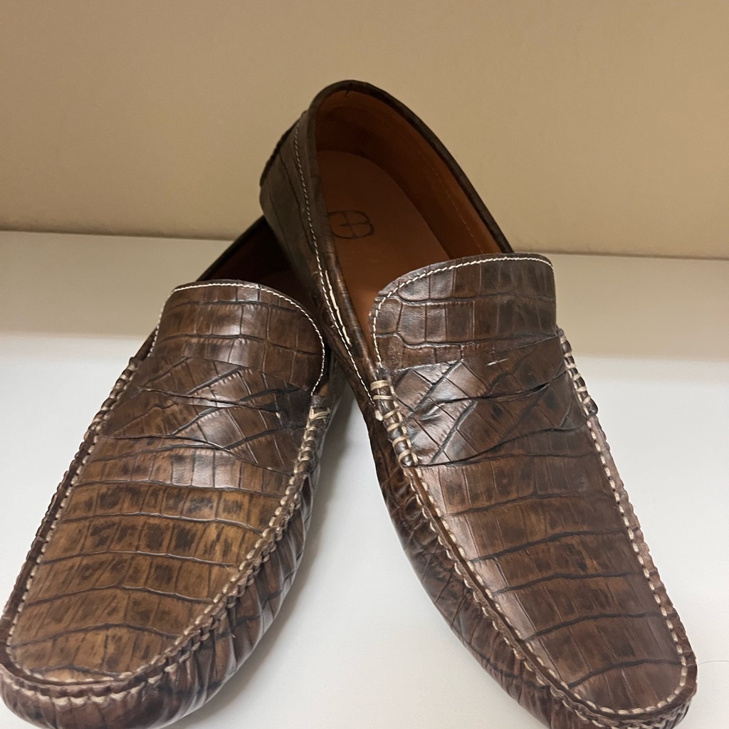 Elegant Brown Crocodile Pattern Loafers